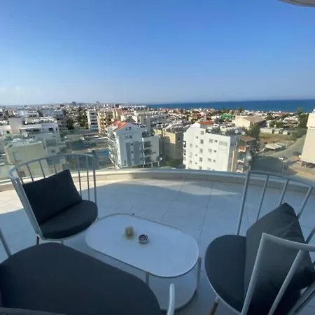 Mckenzie 2 Bedrooms Seaview * לרנקה