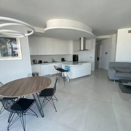 Mckenzie 2 Bedrooms Seaview Daire