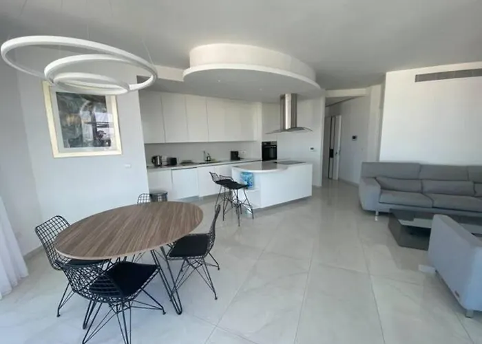 Mckenzie 2 Bedrooms Seaview Apartment