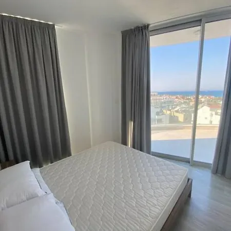 Mckenzie 2 Bedrooms Seaview アパート ラルナカ