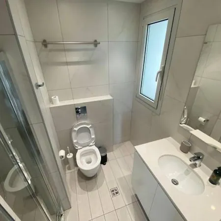 Mckenzie 2 Bedrooms Seaview